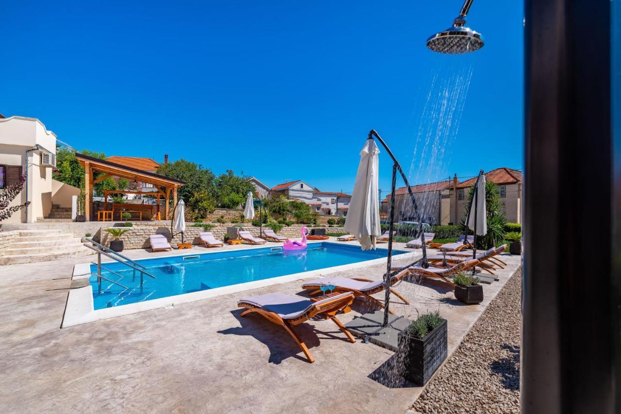 Merita Apartments With Pool Sveti Filip i Jakov Kültér fotó