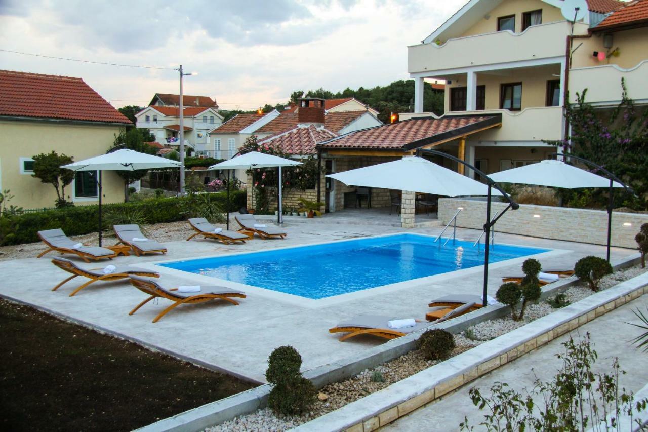 Merita Apartments With Pool Sveti Filip i Jakov Kültér fotó