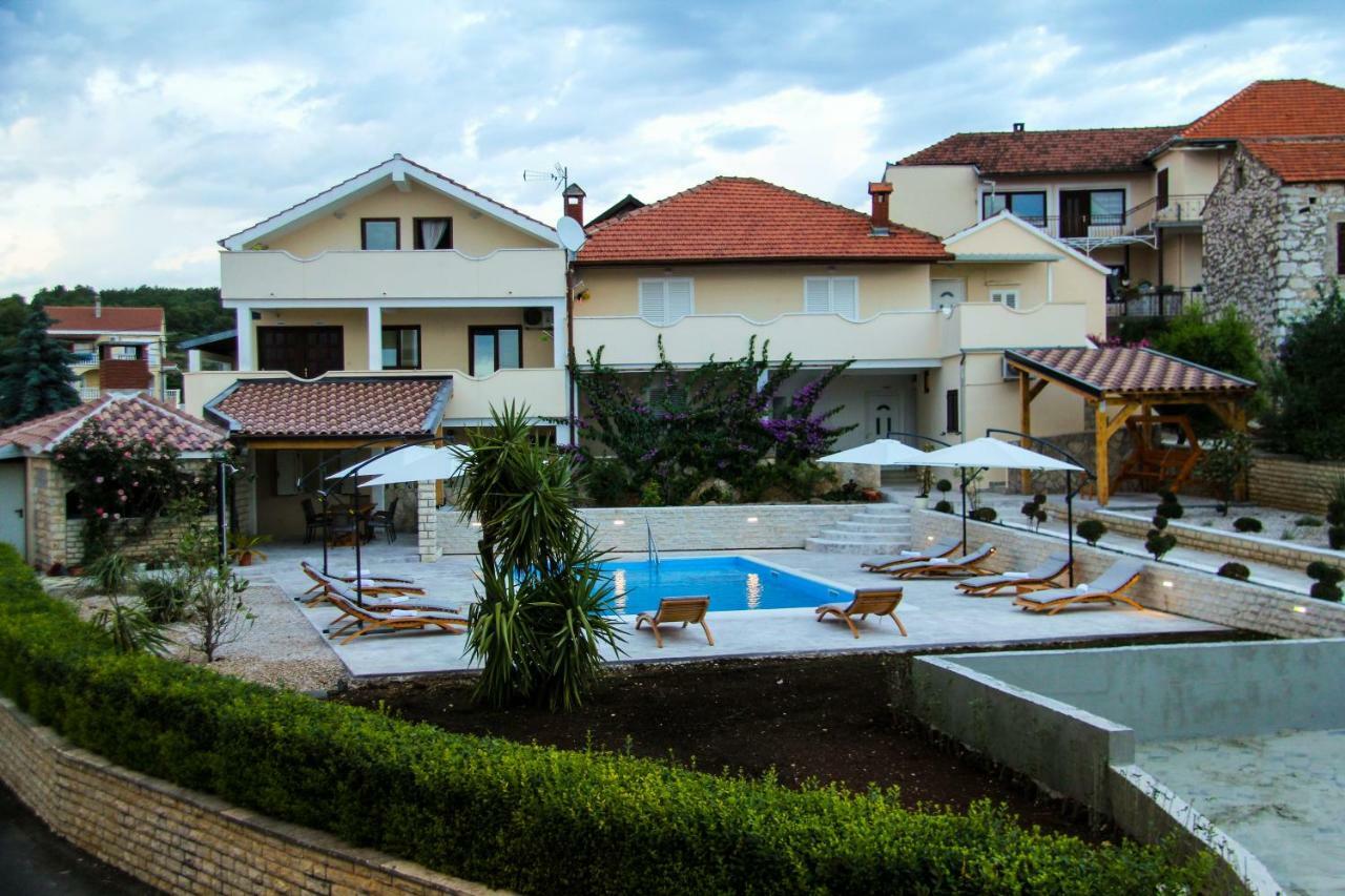 Merita Apartments With Pool Sveti Filip i Jakov Kültér fotó